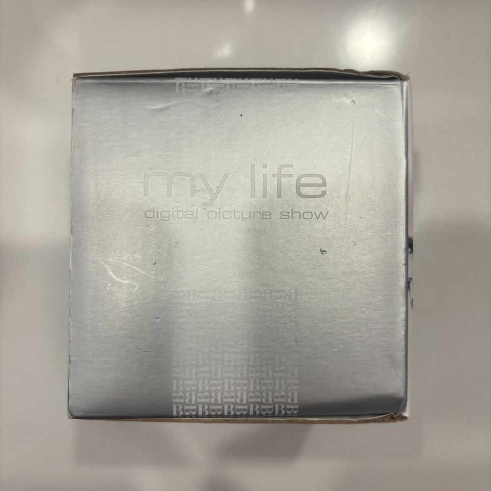 Brookstone My Life Digital Photo Keychain Picture Display USB Rechargeable - Picture 3 of 6